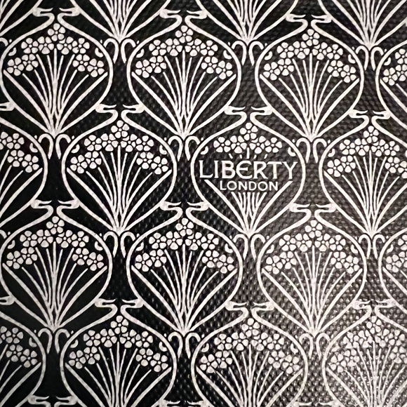 London Liberty Cosmetic Case - Picture 3 of 6